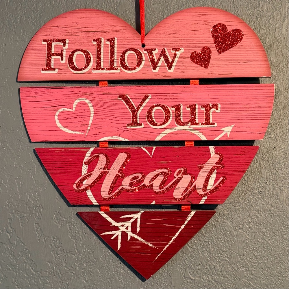 (8) Follow You’r Heart Wall Hanging Plaque Decorations